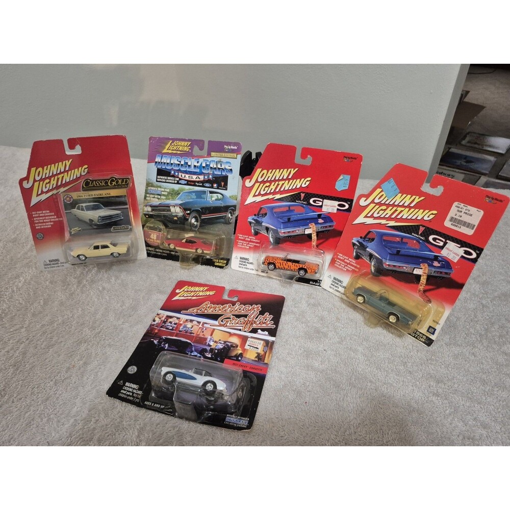 Johnny Lightning Lot of 5 Playing Mantis 1:64 Diecast Cars GTO Chevelle Corvette